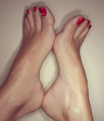 Red toe cumshot foot